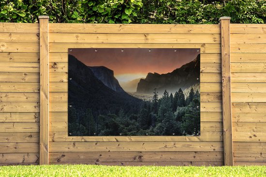 Lever de soleil brumeux dans le parc national de Yosemite aux USA Affiche de jardin 180x120 cm - Toile de jardin / Toile d'extérieur / Peintures d'extérieur (décoration de jardin) XXL / Groot format!