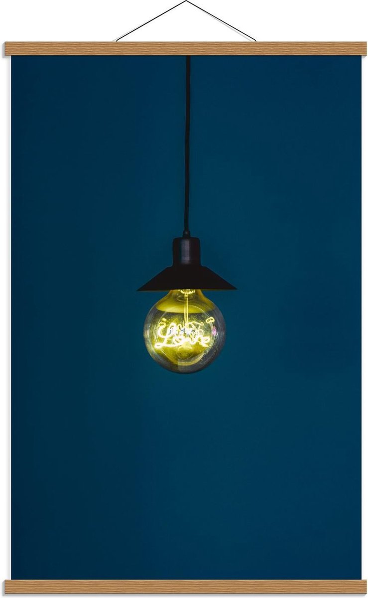 Schoolplaat – Gloeilamp met Blauwe Achtergrond - 60x90cm Foto op Textielposter (Wanddecora