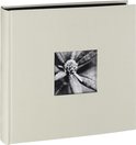 Crèmekleurig fotoalbum met een zwart-wit vierkante foto van een bloemknop.