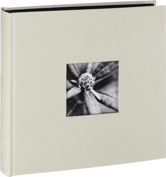 Crèmekleurig fotoalbum met een zwart-wit vierkante foto van een bloemknop.
