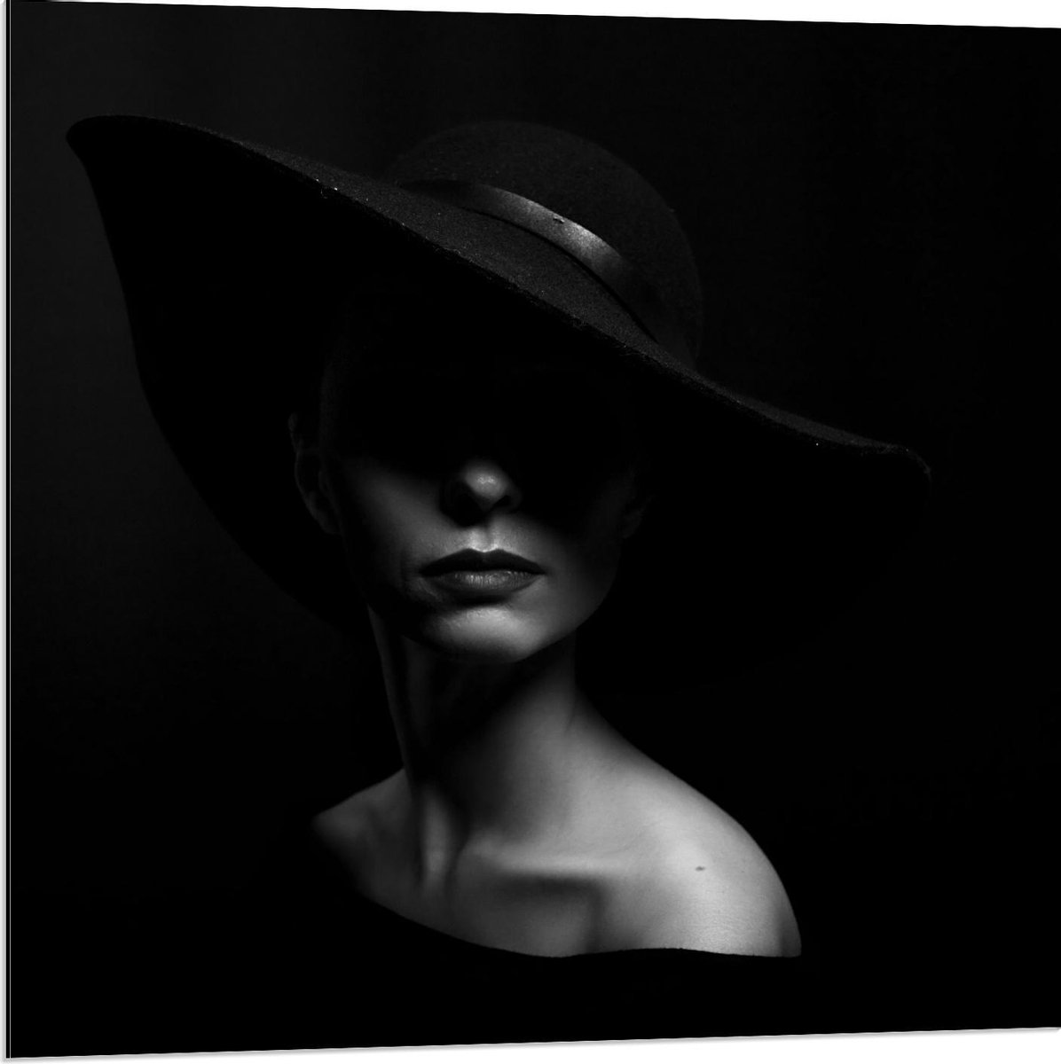 bol.com | Dibond - Mysterieuze Vrouw met Hoed - 80x80cm Foto op