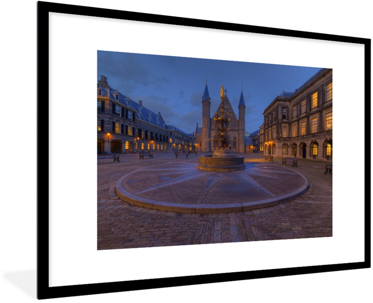 Poster in lijst - Fotolijst 90x60 cm - Posters - Fontein op het Binnenhof in Den Haag in d