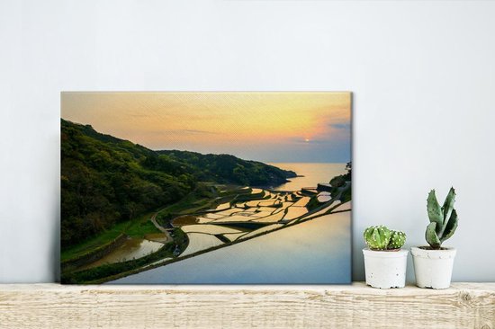 Canvas Schilderij Geweldige zonsondergang belicht de rijstvelden van China - 30x20 cm - Wanddecoratie