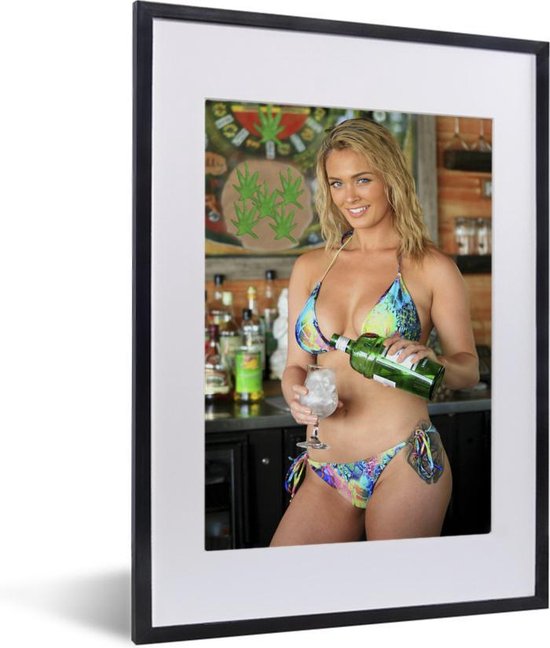 Fotolijst incl. Poster - Een blonde vrouw met een kleurrijke bikini - 30x40 cm - Posterlijst