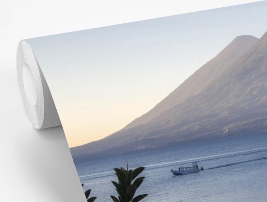 Lac Atitlán lors d'un lever de soleil au Guatemala papier peint photo vinyle largeur 390 cm x hauteur 260 cm - Tirage photo sur papier peint (disponible en 7 tailles)
