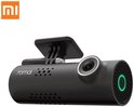 Zwart 70Mai dashcam met camera en een groen oplichtende ring, met een Xiaomi logo.