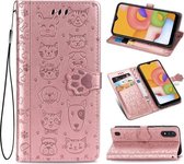 Voor Galaxy A01 (Amerikaanse editie) Leuke kat en hond in reliëf gemaakte horizontale flip lederen tas met beugel / kaartsleuf / portemonnee / lanyard (roségoud)