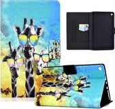 Voor Amazon Kindle Fire HD 10 (2015) / (2017) / (2019) Elektrisch geperst TPU Gekleurde tekening Horizontale flip lederen tas met houder & pennensleuf (bril Giraffe)