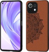 Voor xiaomi mi 11 lite mandala reliëf stoffen hoes pc + tpu mobiele telefoonhoes met magnetische functie en draagriem (bruin)