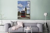Canvas Schilderij Een rode bus midden in Londen - 80x120 cm - Wanddecoratie