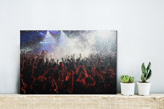 Les gens dansent lors d'un festival 30x20 cm - petit - Tirage photo sur toile (Décoration murale salon / chambre)