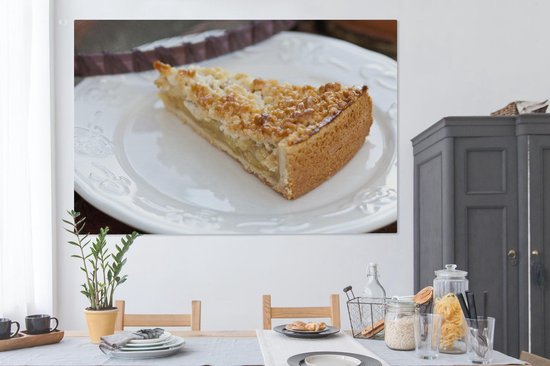 Un morceau de tarte aux pommes avec des miettes servi sur une toile tableau blanc 180x120 cm - Tirage photo sur toile (Décoration murale salon / chambre) XXL / Groot format!