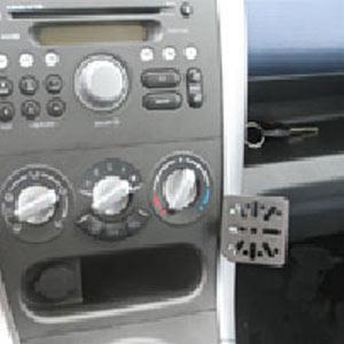 Houder - Dashmount Opel Agila - Suzuki Splash Kleur: Zwart LET OP: UITLOPEND ARTIKEL STERK IN PRIJS VERLAAGD!