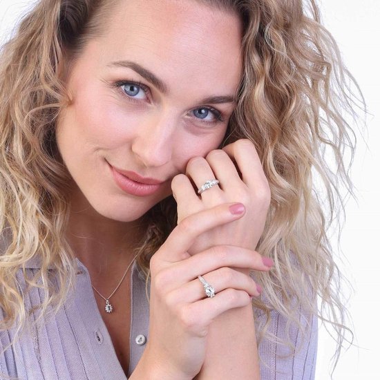 Bague en argent avec zircone