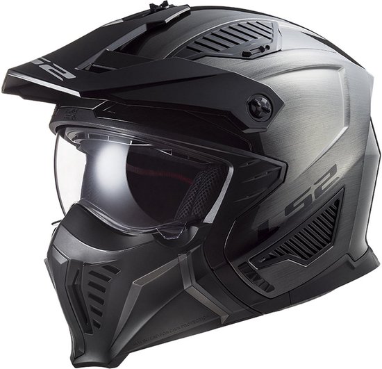 Casque LS2 gris avec visière et casquette, effet métal brossé.