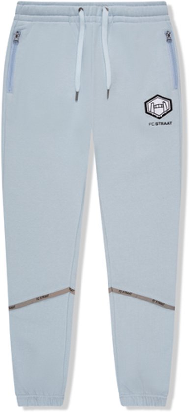 Lichtblauwe joggingbroek met trekkoord, ritssluitingen, logo en banddetails onderaan.