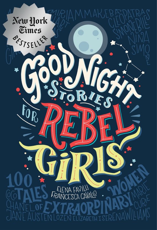 Boekcover met de titel 'Good Night Stories for Rebel Girls'. Diverse namen van vrouwen, zoals Chanel en Marie Curie, staan in sierlijke letters op een donkere achtergrond.
