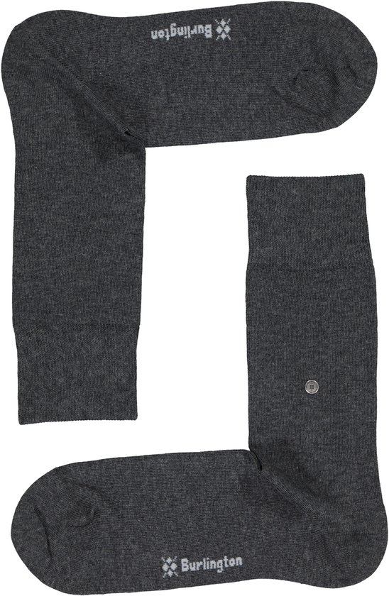 Donkergrijze sokken van Burlington met logo.