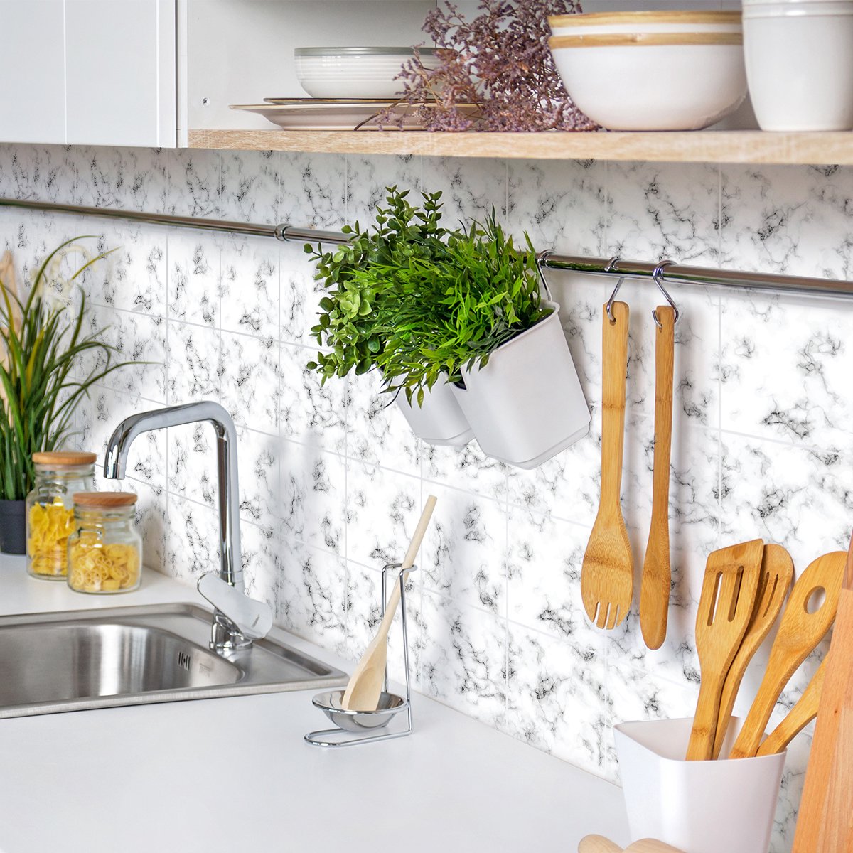 Ambiance Sticker Zelfklevende tegelmuurstickers voor keuken en badkamer - 24 zwart-witte tegelstickers met marmerlook - 24 stickers van 20x20 cm Multi color