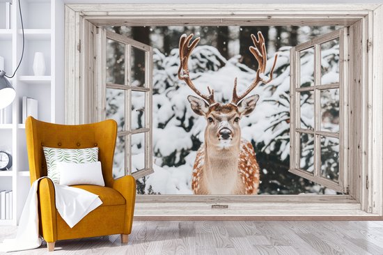 Behang - Fotobehang Doorkijk - Hert - Sneeuw - Winter - Bos - Dieren - Natuur - Breedte 450 cm x hoogte 300 cm