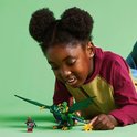 Een grote groene LEGO draak met groene ninjapopper, rode ninjapopper en gele draak.