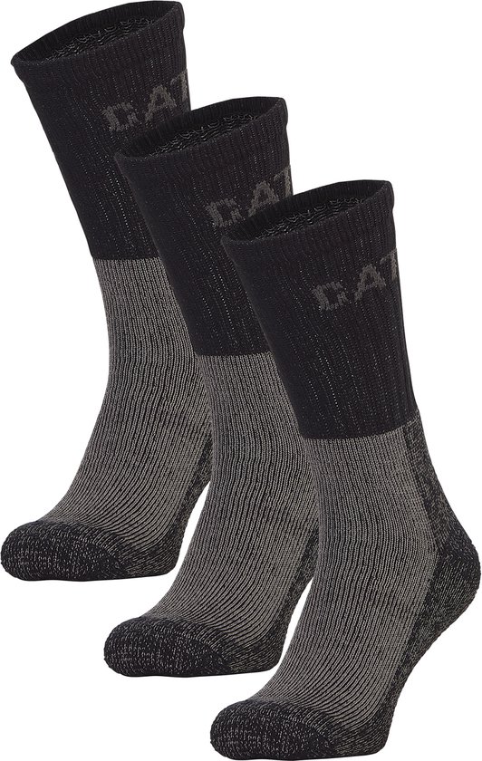 Drie paar zwarte werksokken met grijze accenten en CAT-logo.