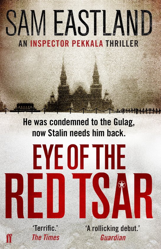 Boekomslag met de titel 'Eye of the Red Tsar' in rode letters. Silhouet van gebouwen op de achtergrond. Tekst: 'Sam Eastland. An Inspector Pekkala Thriller. He was condemned to the Gulag, now Stalin needs him back.'