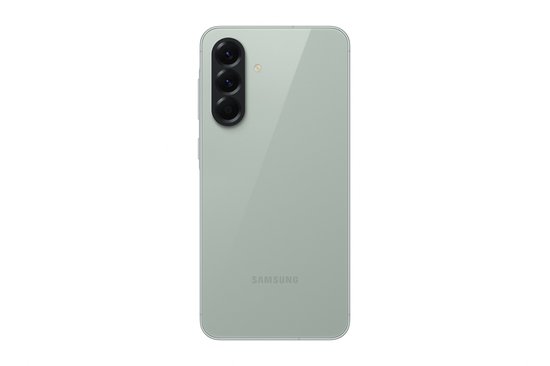 Achterkant van een glanzende, lichtgroene Samsung Galaxy A56 5G met drie camera's.