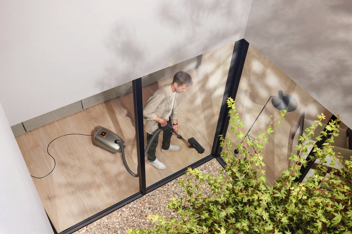 Miele Guard L1 Comfort Titanium Pearlfinish HEPA - Stofzuiger met zak — afbeelding 2
