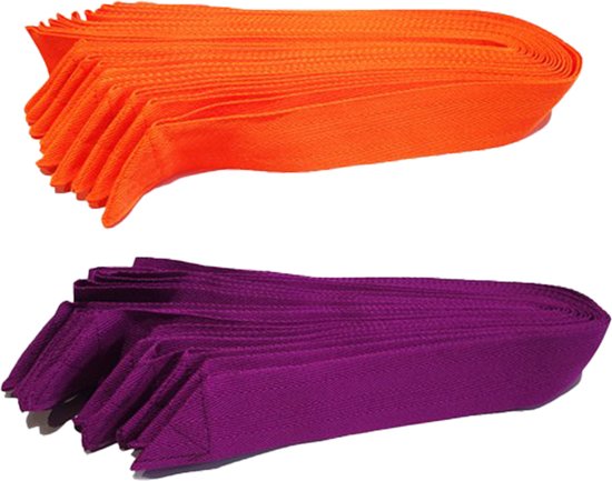Twee stapels oranje en paarse linten, opgevouwen.