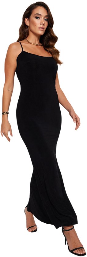 Foto: Trendyol zwarte maxi flexibele gebreide kokerjurk met aansluitende bandjes twoss23el02435