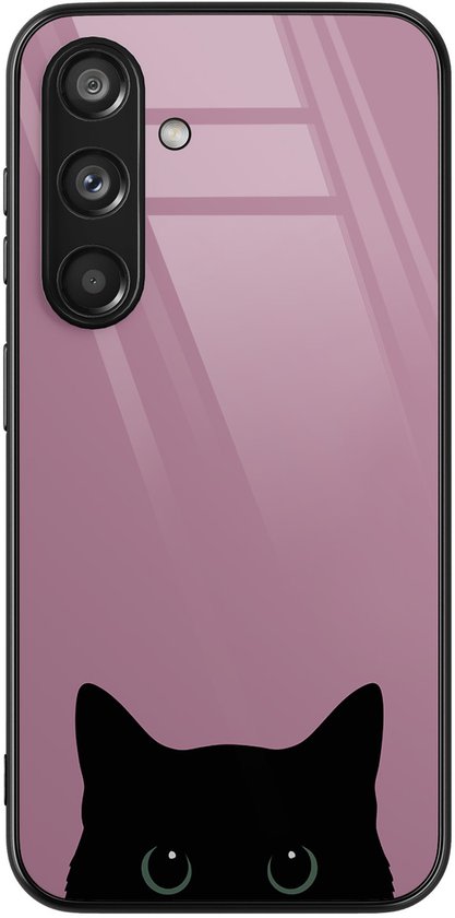 Coque de téléphone rose avec une tête de chat noire et des yeux verts qui regardent depuis le bas de la coque.