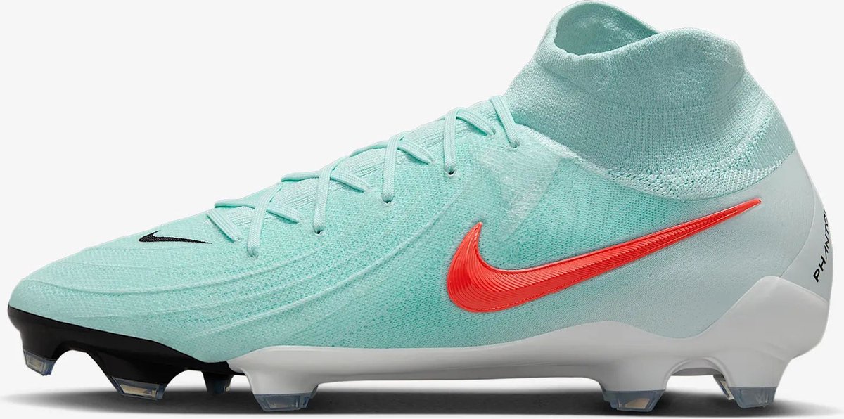 Groene NIKE Phantom Luna 2 Pro FG high-top voetbalschoenen voor heren, ontworpen voor controle en precisie op soft ground.