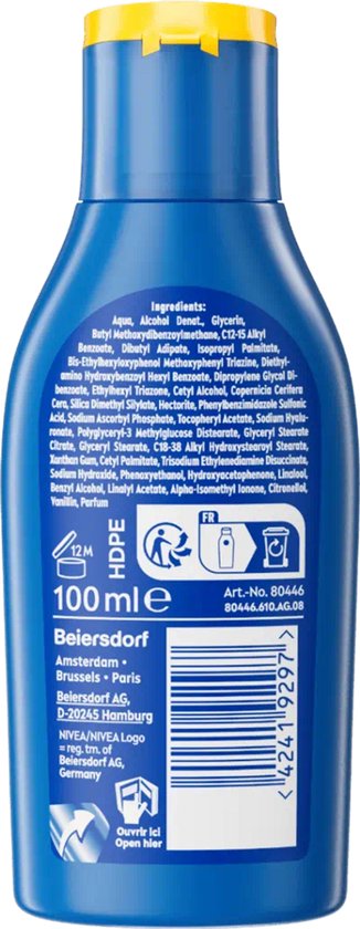 Achterkant van de blauwe NIVEA SUN fles, met ingrediëntenlijst en barcode.