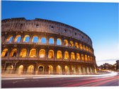 WallClassics - Acrylglas - Weg langs Colosseum in de Avond - 80x60 cm Foto op Acrylglas (Met Ophangsysteem)