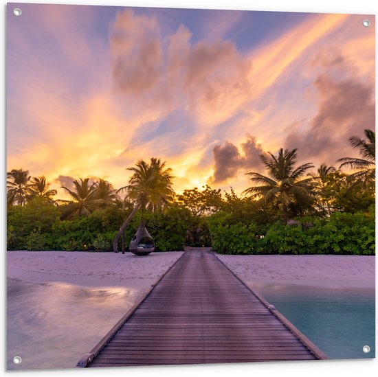 Tuinposter – Vlonder naar Tropisch Eiland bij Zonsondergang - 100x100 cm Foto op Tuinposter (wanddecoratie voor buiten en binnen)
