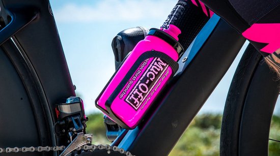 Muc-Off Bidon Custom Fly Pink 550ml — afbeelding 4