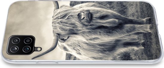 Convient pour la coque Samsung Galaxy A12 - Highlander écossais - Animaux - Nuages ​​- Vache - Nature - Étui de téléphone en Siliconen