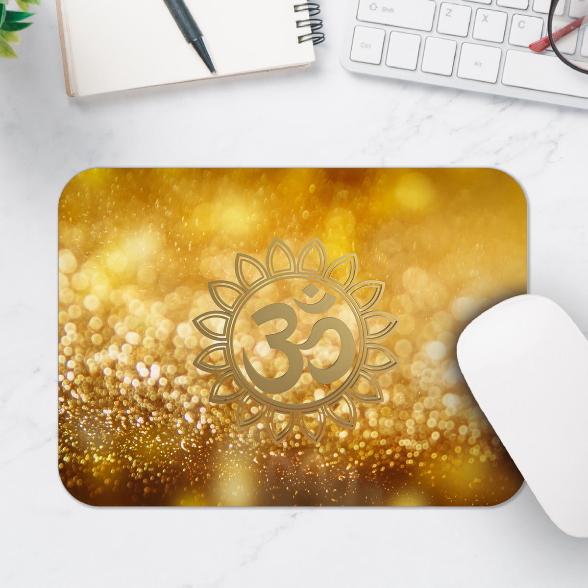 Muismat - Hindoe Symbool Versierd door Gouden Details - 25x18 cm - 2 mm Dik - Muismat van Vinyl