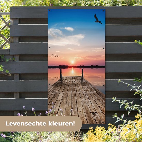 Tuinposter 80x160 cm - Tuindecoratie Steiger - Water - Zonsondergang - Roze - Horizon - Poster voor in de tuin - Buiten decoratie - Schutting tuinschilderij - Tuindoek muurdecoratie - Wanddecoratie balkondoek