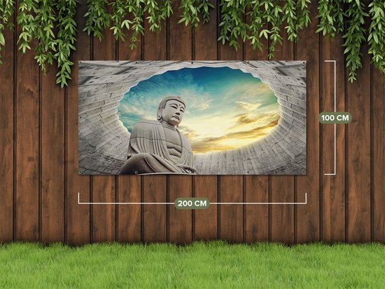 Poster de jardin d'une statue de Bouddha (200x100 cm) dans une ouverture en béton, avec ciel et coucher de soleil.