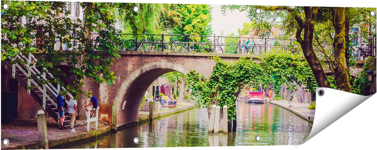 Gards Tuinposter Dichtbegroeide Brug op de Oudegracht in Utrecht - 120x40 cm - Tuindoek - Tuindecoratie - Wanddecoratie buiten - Tuinschilderij Multikleur