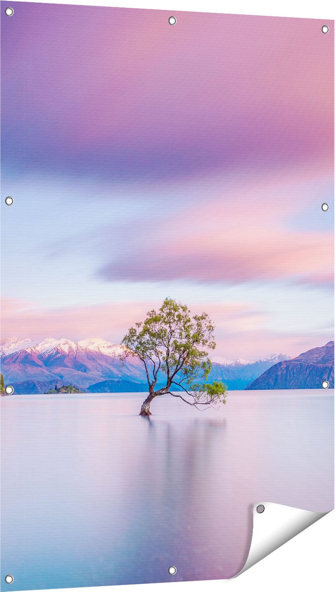 Gards Tuinposter Wanaka Boom in het Water bij Zonsopgang - 80x120 cm - Tuindoek - Tuindecoratie - Wanddecoratie buiten - Tuinschilderij Multikleur