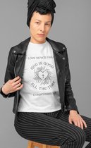 Shirt - Love never fails - Wurban Wear | Grappig shirt | Geloof | Unisex tshirt | Religie | Vloerkleed | Bidden | Bijbel | Christendom | Wit