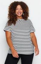 Trendyol T-shirt Basis à manches standard pour femme Tailles plus