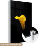 MuchoWow® Glasschilderij 120x180 cm - Schilderij acrylglas - Gele Calla bloem op een zwarte achtergrond - Foto op glas - Schilderijen