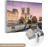 MuchoWow® Glasschilderij 30x20 cm - Schilderij acrylglas - Paarse lucht over de Notre Dame in Parijs - Foto op glas - Schilderijen