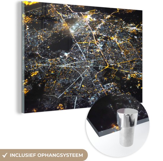 MuchoWow® Glasschilderij 30x20 cm - Schilderij acrylglas - Foto van Kabul in de nacht vanuit de lucht in Afganistan - Foto op glas - Schilderijen