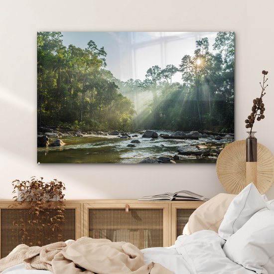 Le soleil brille sur une rivière dans une forêt malaisienne Plexiglas 90x60 cm - Tirage photo sur Glas (décoration murale en plexiglas)