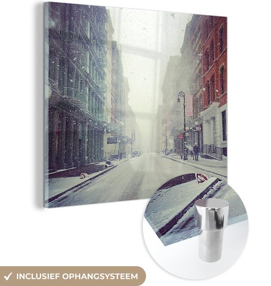 MuchoWow® Glasschilderij 20x20 cm - Schilderij acrylglas - Sneeuwstorm in de wijk Tribeca in Manhattan - Foto op glas - Schilderijen